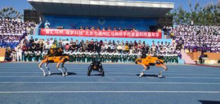 凌天攜帶四足機器狗、偵檢無人機等高精尖裝備走進校園，助力北京通州市馬駒橋學校首屆科技嘉年華